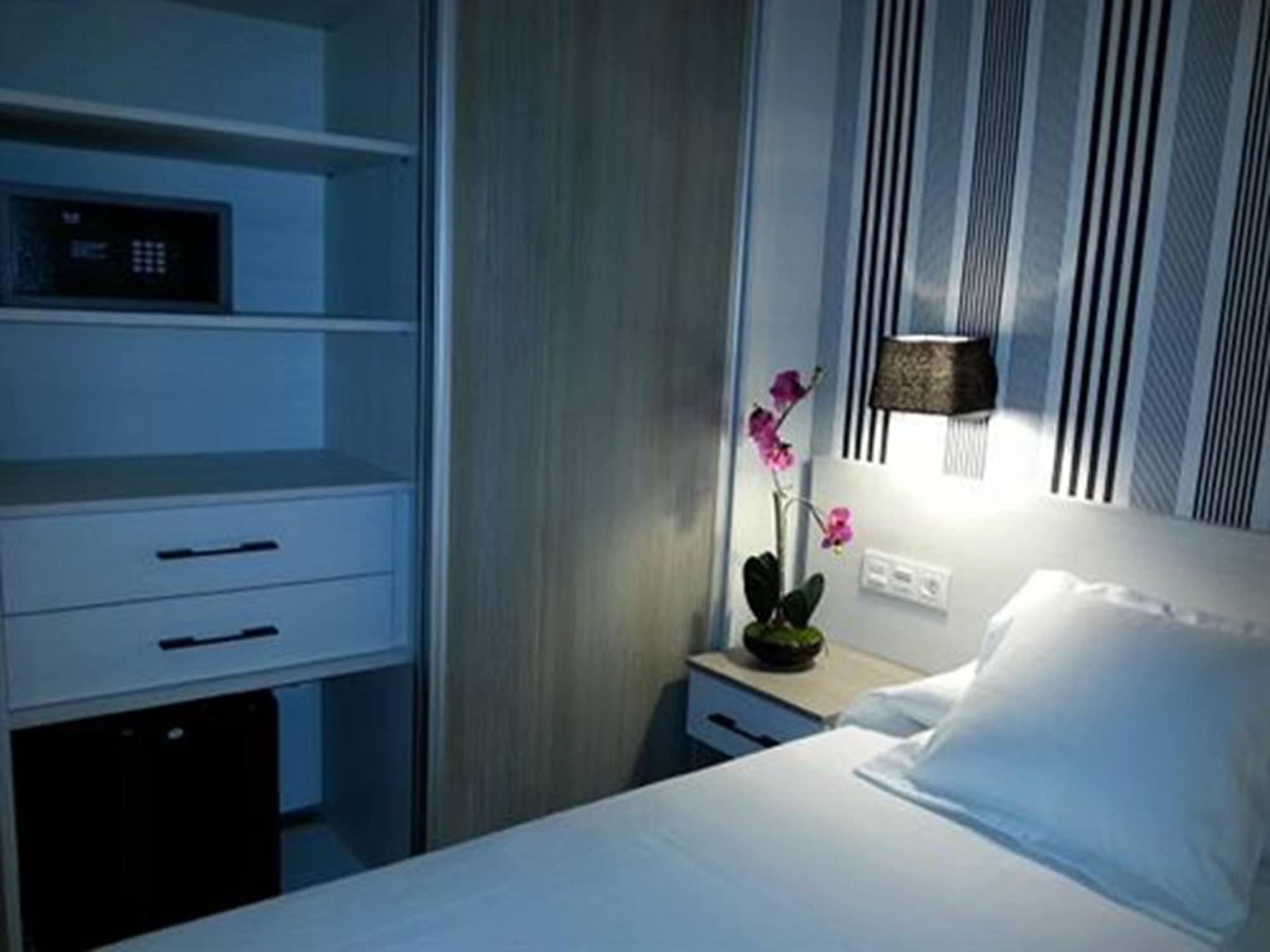 New Hotel Colon Mataro Ngoại thất bức ảnh