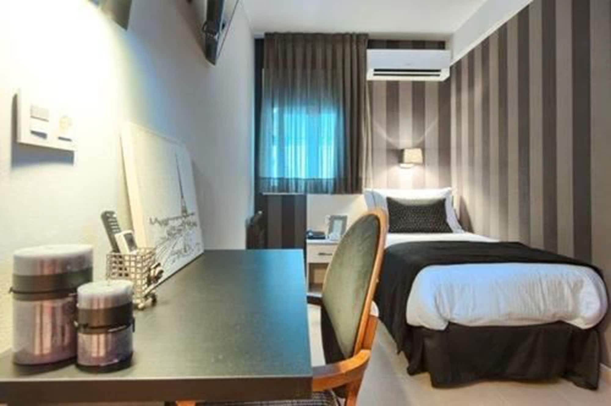 New Hotel Colon Mataro Ngoại thất bức ảnh