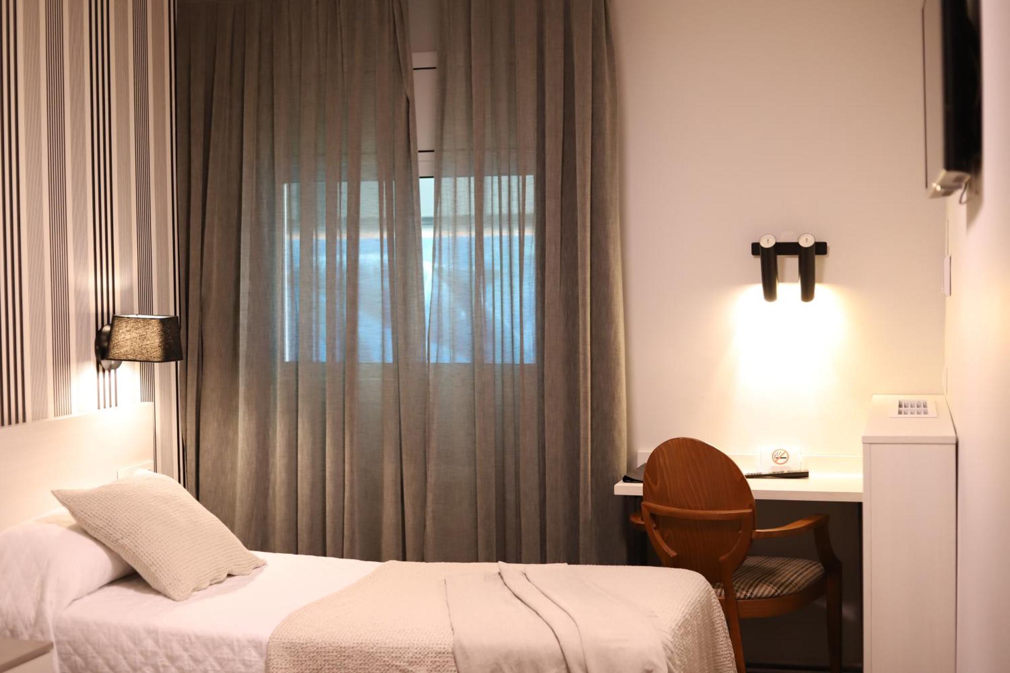 New Hotel Colon Mataro Ngoại thất bức ảnh