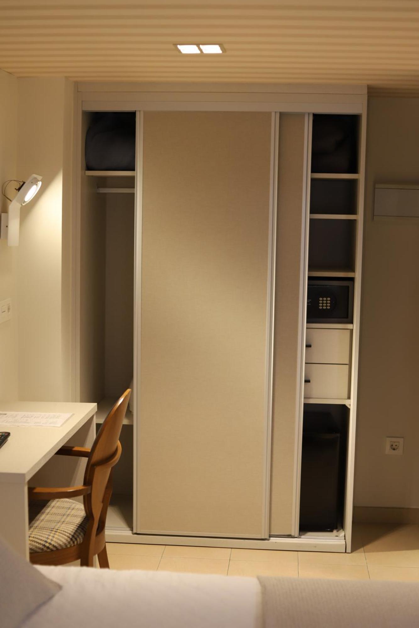 New Hotel Colon Mataro Ngoại thất bức ảnh